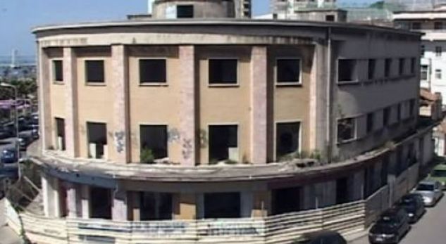 Ylvi Beqja i dhuroi avokatit të Berishës 300 m2 të hotel Vollgës