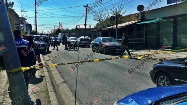 Të shtëna me armë, policia rrethon zonën