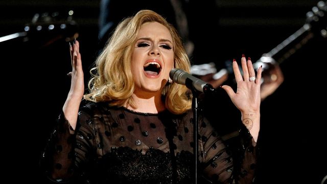 “Ato po më vrasin”. Adele “tmerron” publikun në koncert live (VIDEO)