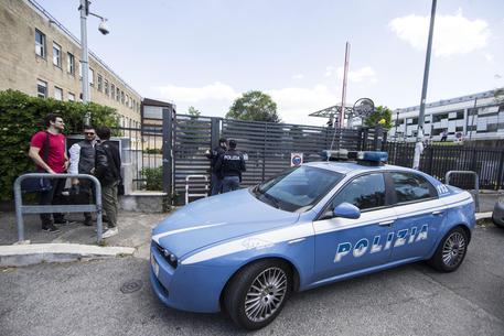 Nuk iu bind urdhrit për ndalim, shqiptari ‘garë’ shpejtësie me policinë italiane