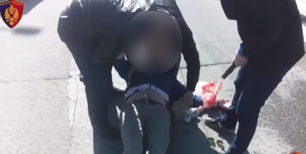 Lëvizte me pistoletë në brez, pranga të riut nga Sukthi (VIDEO)