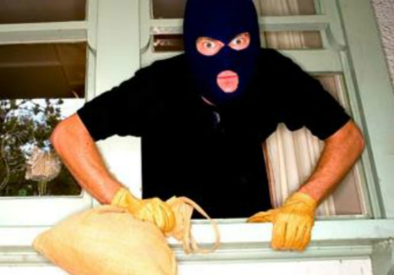 Vidhen sende me vlerë në një shtëpi në Durrës