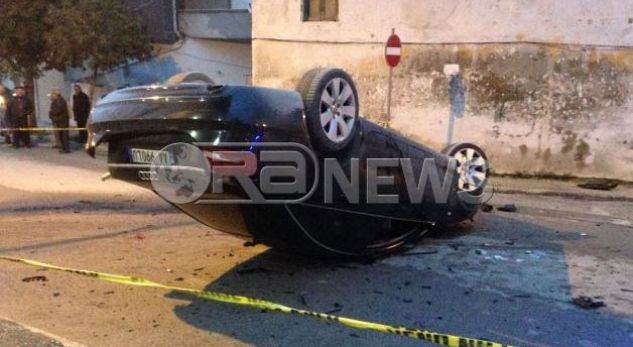 Automjeti del nga rruga dhe përmbyset, tre persona të plagosur (FOTO)