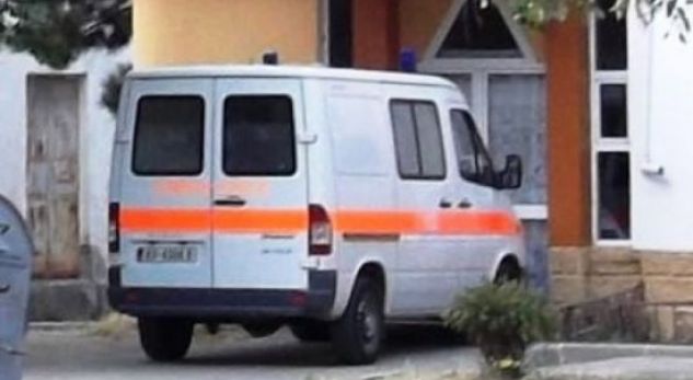 Vdes tragjikisht gruaja në mes të Tiranës