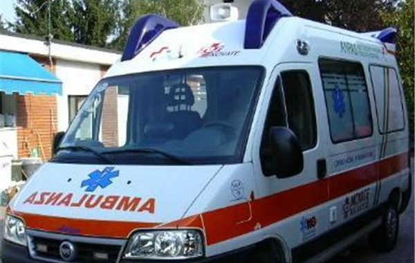 Durrës, fadroma përplas Benz-in, pasagjerja përfundon në spital