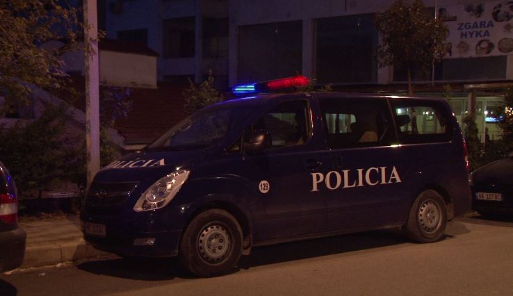 Të shtëna me armë pranë Gjykatës, plagoset një person