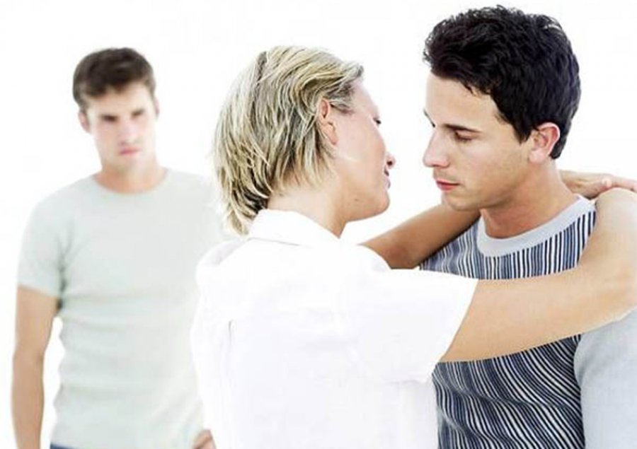 Ish-boksieri shqiptar ia kthen jetën në ferr ish-të dashurës dhe partnerit të saj