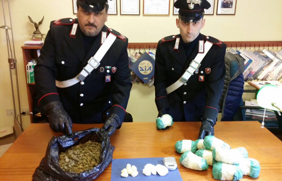 Shqiptari kapet me 2 kg drogë