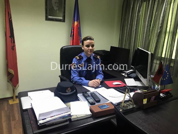 FOTOLAJM/ Kjo është femra që “urdhëroi” policët e Durrësit