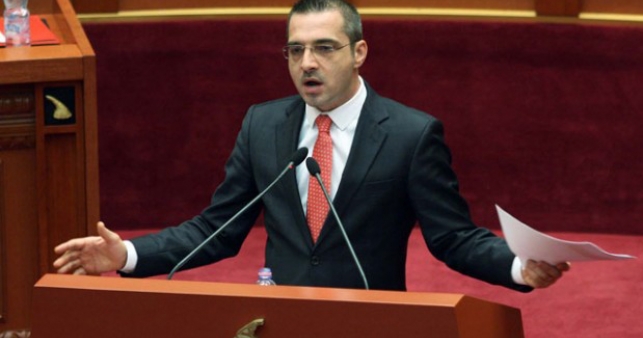 Dorëheqja e bujshme, Tahiri thyen heshtjen: S’ma ka kërkuar kush