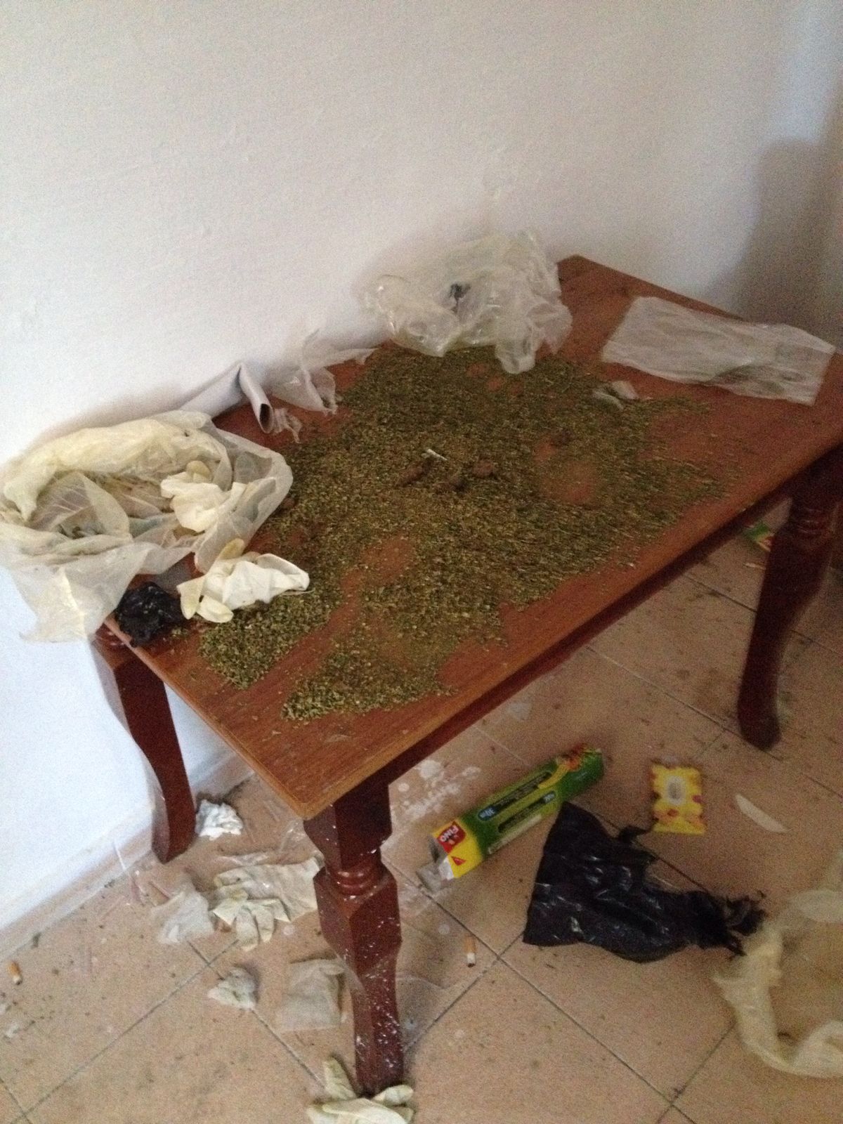 Goditet grupi i marijuanës në Durrës, si e tregtonin drogën me qese (FOTO)