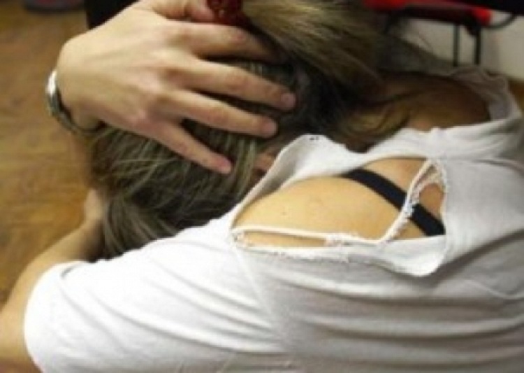 Durrës, vjehrra rreh nusen