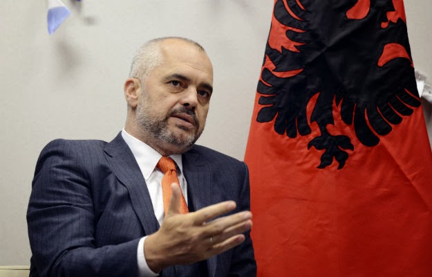 Lëvizjet në PS/ Tahiri mbërrin i pari, Rama hyn buzagaz në mbledhje