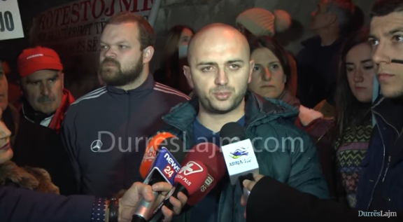 Ja kush e shkaktoi sherrin mes protestuesve tek Torra Veneciane. 8 të shoqëruar në polici