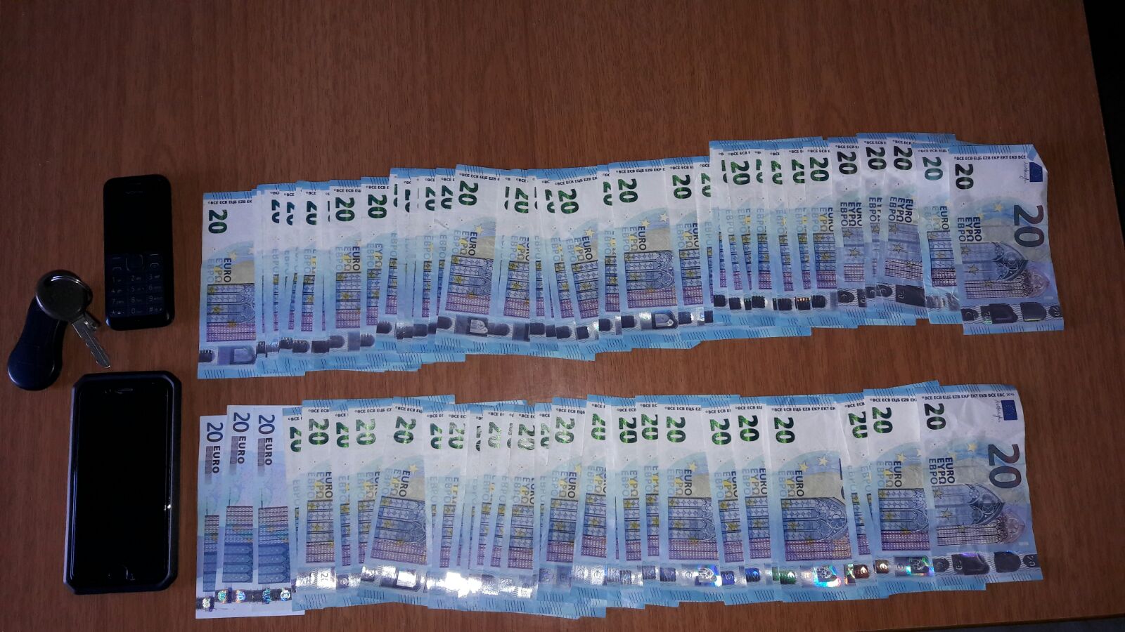 ‘Do tregoj ç’ke bërë’, shantazh mijëra euro djalit të ish-deputetit të PD-së