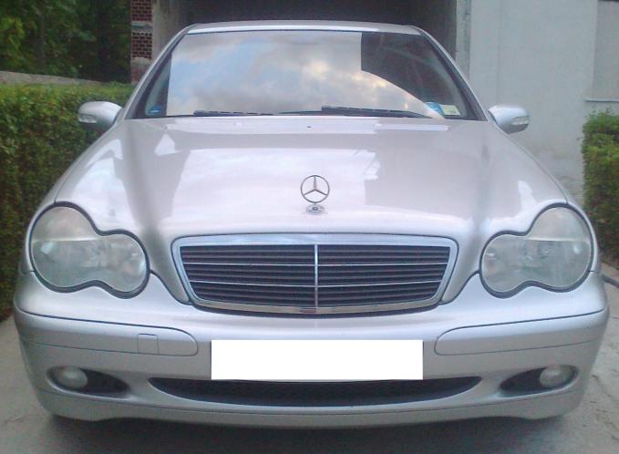 Mashtruesi lë me “gisht në gojë” shijaksin, shpallet në kërkim