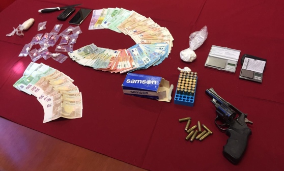 I papunë, por me 3 000 euro në xhep, arrestohet tregtari shqiptar i kokainës (FOTO)