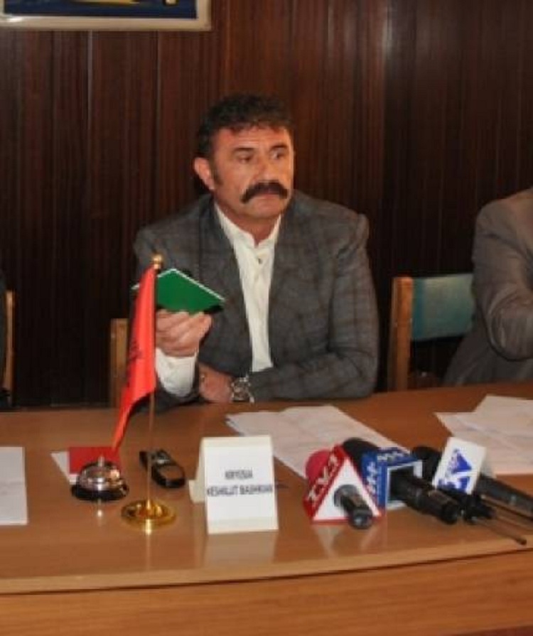 Shkarkohet nga detyra xhaxhai i Arben Ndokës: Celula e paligjshme mori peng bashkinë