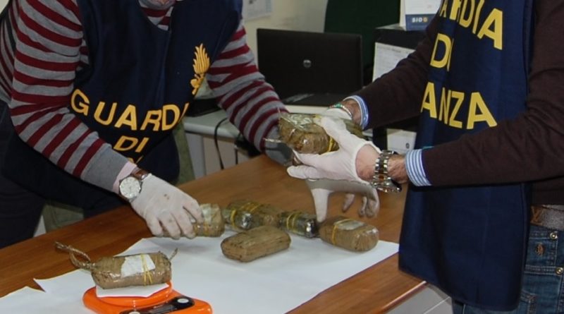 Shqiptari dhe italiani kapen me 1 kg heroinë të pastër: Erdhëm nga Shqipëria