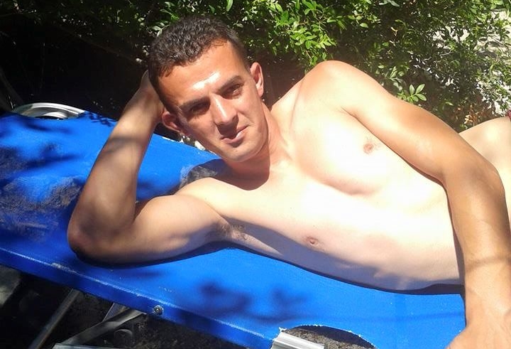 FOTO/ I preu kokën fqinjit, ky është autori, ish-komando në Afganistan