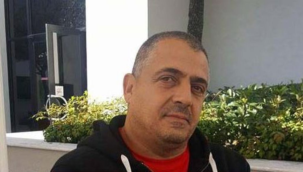 Detektivi me pajisjen e mistershme do zbulonte çimkat që iu vendosën biznesmenit shqiptar