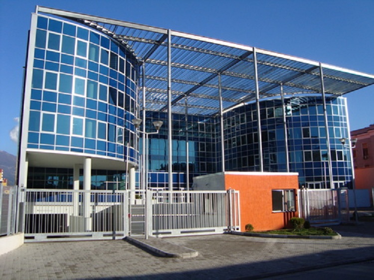 Zbulohet si kaloi kamioni me 8 tonë drogë nga Durrësi në Itali pa kontroll në skaner