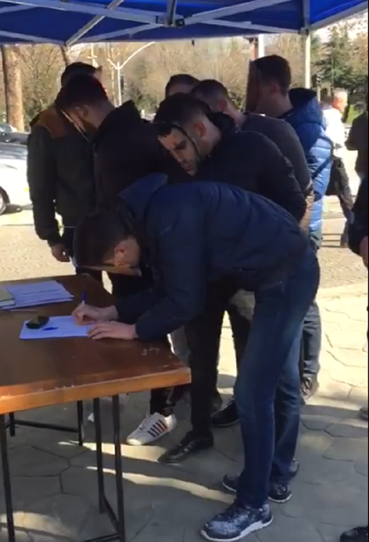 “Lul Berisha”, “Shullazi” e kriminelë të tjerë firmosin Vettingun (VIDEO, FOTO)