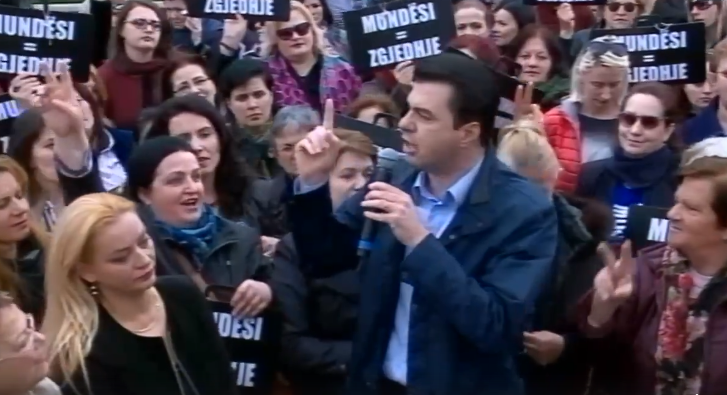 Basha: Zgjohuni, 8 Marsi nuk është festë!