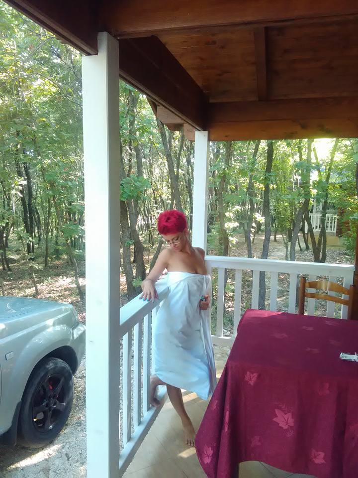 Orgjitë në grup në hotele, tutorja më parë kishte qenë prostitutë