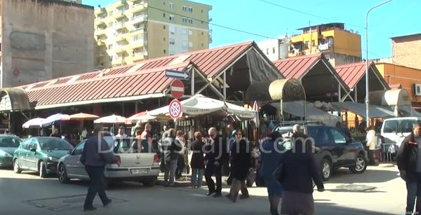 Kur protestojnë ata që zaptojnë hapësirat publike në Durrës… (VIDEO)