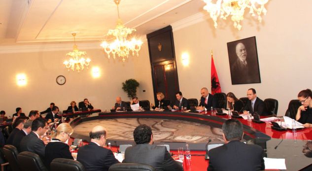 A do ketë largime të tjera në qeveri, ja si përgjigjet Edi Rama