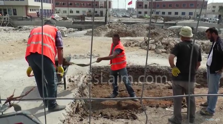 Durrës, nis zbulimi i murit bizantin, dy sondazhe në terren tek sheshi Veliera (VIDEO)