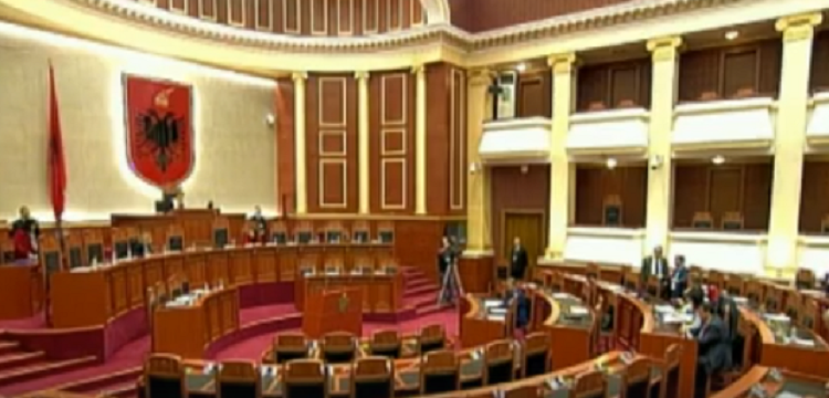 Parlamenti voton shkarkimin dhe emërimin e 4 ministrave të rinj