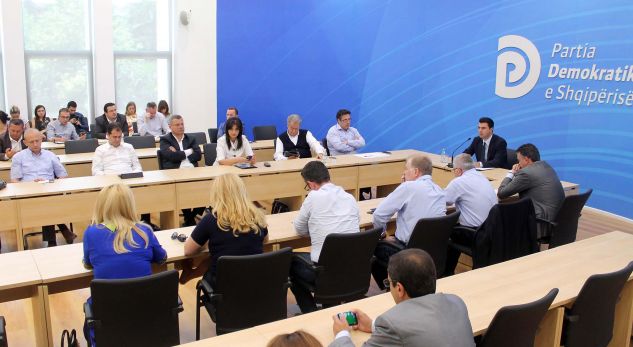 Basha mbledh sot grupin parlamentar për të diskutuar për strategjinë e protestës