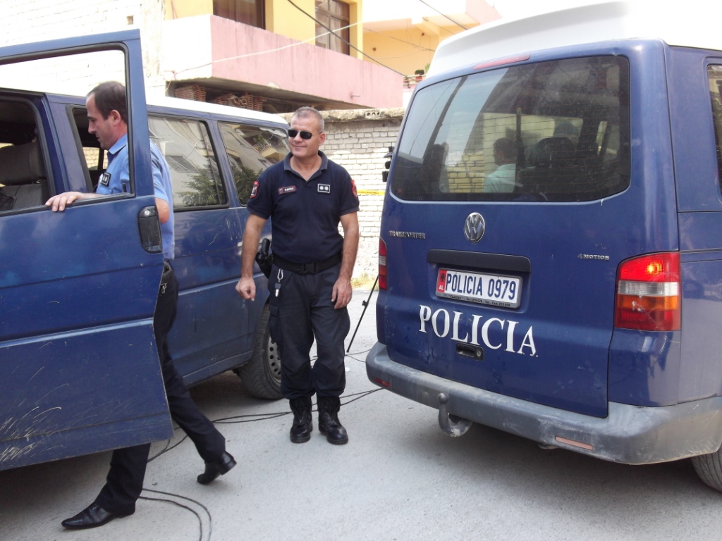 Goditet me sende të forta punonjësi i ALUIZNI-t