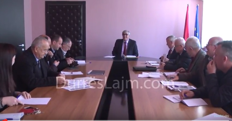 Prefekti Xhelilaj takim me bashkitë për transferimin e pyjeve (VIDEO)