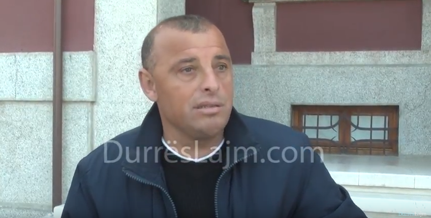 “Kryetari u fsheh”, prindërit e nxënësve protestë para bashkisë së Durrësit (VIDEO)