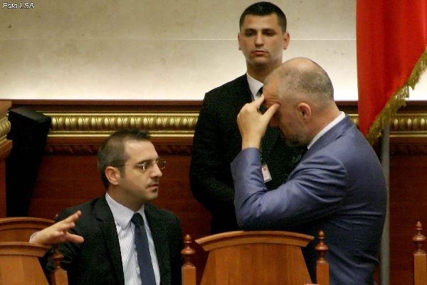 Lajmi fundit/ Ja kush janë ministrat e shkarkuar nga Rama