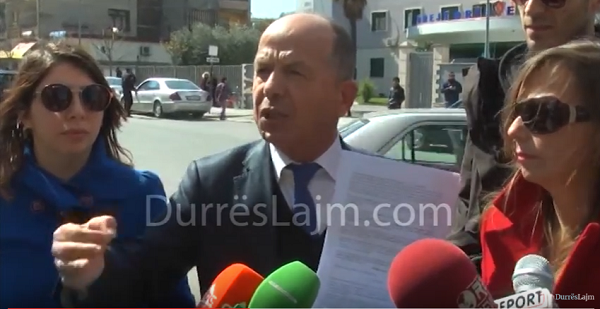 Protestë masive në Durrës, Sazan Guri: Ta gdhijmë tek Torra Veneciane (VIDEO)