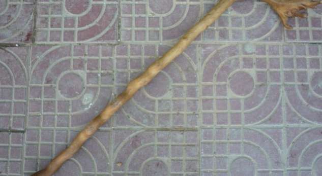 Acarohet keq e reja, godet me shkop druri në kokë kunatën