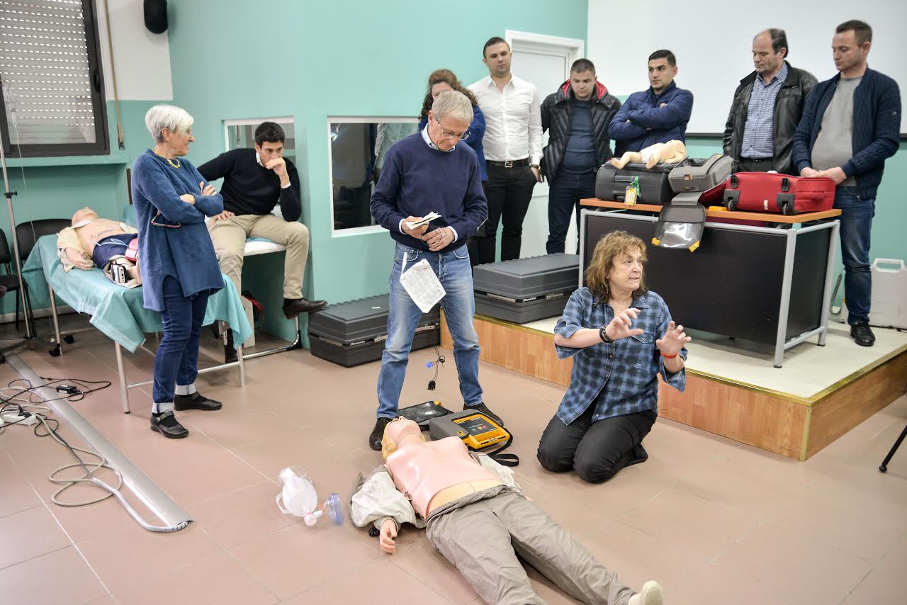 Trajnohet personeli për shërbimin e ri modern të urgjencës në bregdet (FOTO, VIDEO)