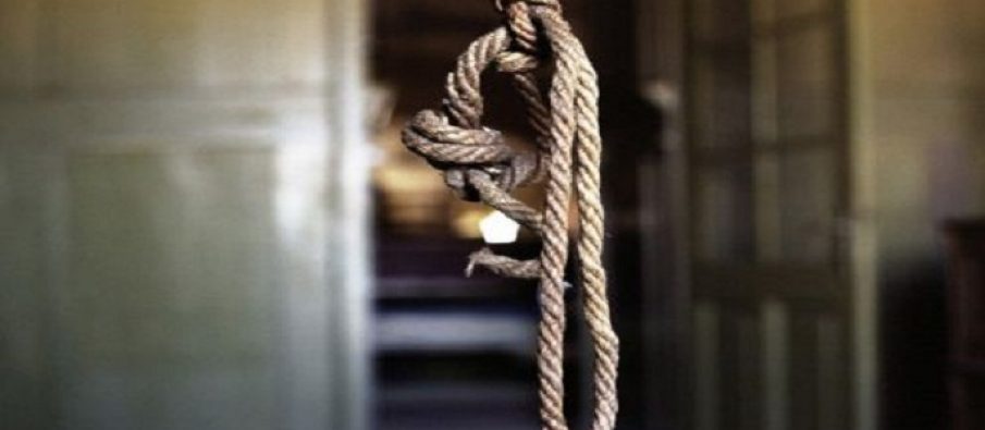 Shijak, gruaja i jep fund jetës, var veten në kasolle