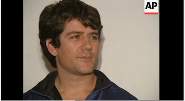 “Leri gazetarët të filmojnë o shpirti”/ Kur arrestohej Zani Çaushi (VIDEO)