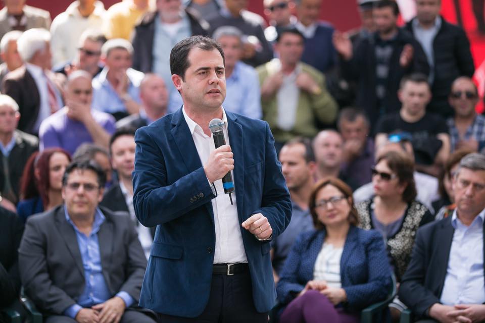 Deputeti i Durrësit sulmon Ramën dhe Metën: Mos u mërzisni se…