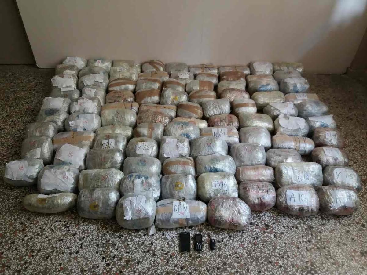 Arrestohen dy shqiptarë për trafik droge, në kërkim një tjetër