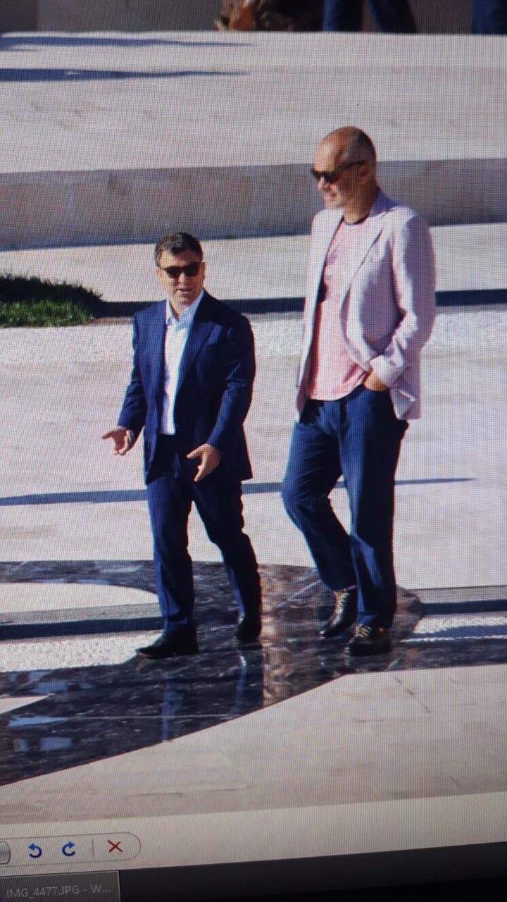 Dako takim “kokë më kokë” me Ramën. Për çfarë po diskutojnë? (FOTO)