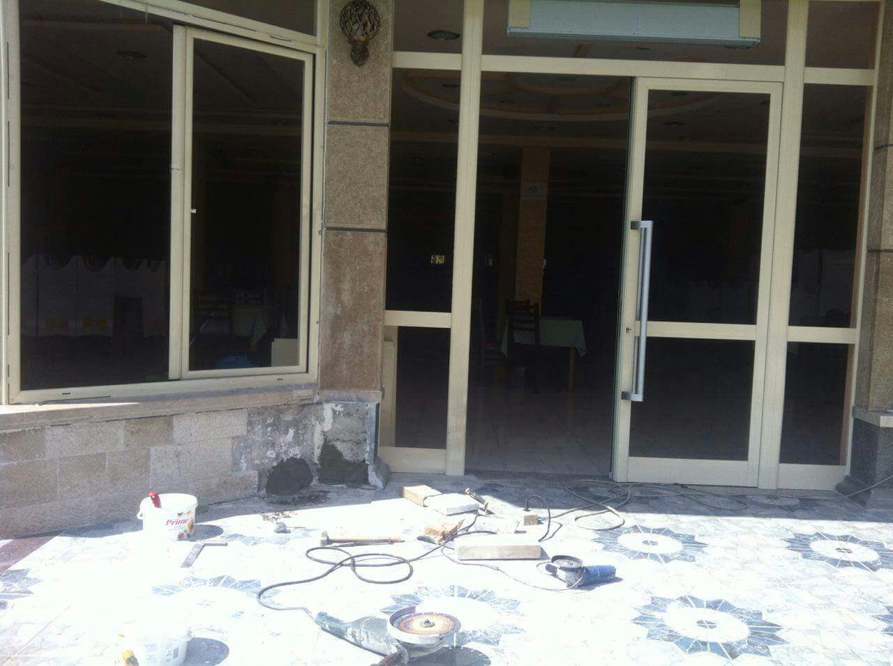 Detaje të reja për eksplozivin tek lokali në autostradë/ Dyshohet për…