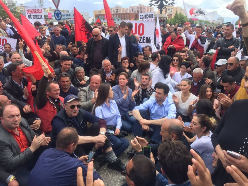 Procedohen penalisht Lulzim Basha dhe 12 deputetë të PD-së