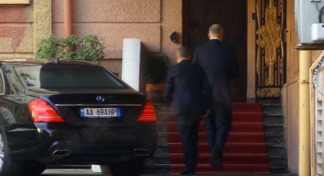 LAJM I FUNDIT/ Rama i shkon në zyrë Metës