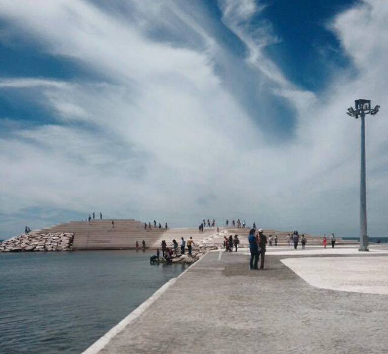 Një e diel e mbushur me vranësira